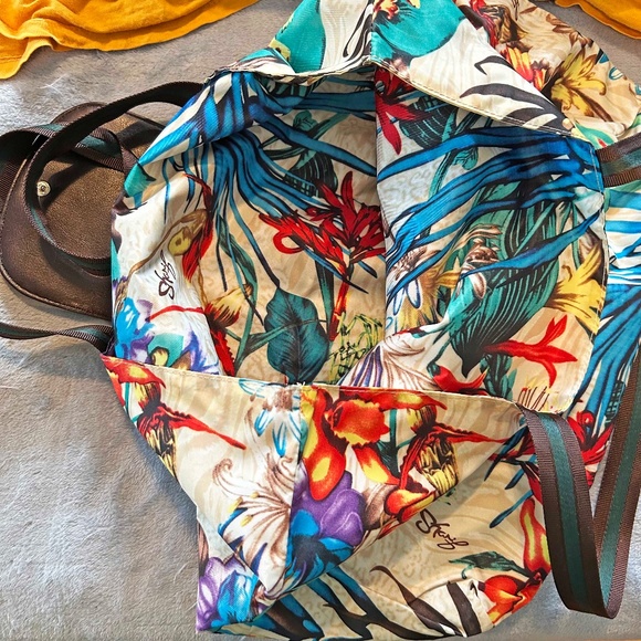 TOTE BAG, FOLDS INTO POUCH, LARGE, NYLON, THICK POLYURETHANE FLAP, WATER RESISTA - Picture 5 of 5